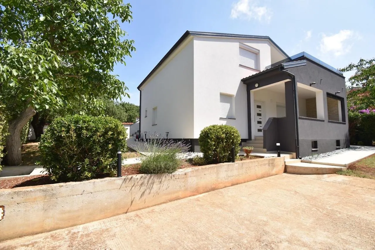Feriehus Holiday House With Sea View And Bbq Grill Medulin